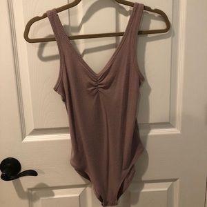 AMERICAN EAGLE mauve ribbed bodysuit